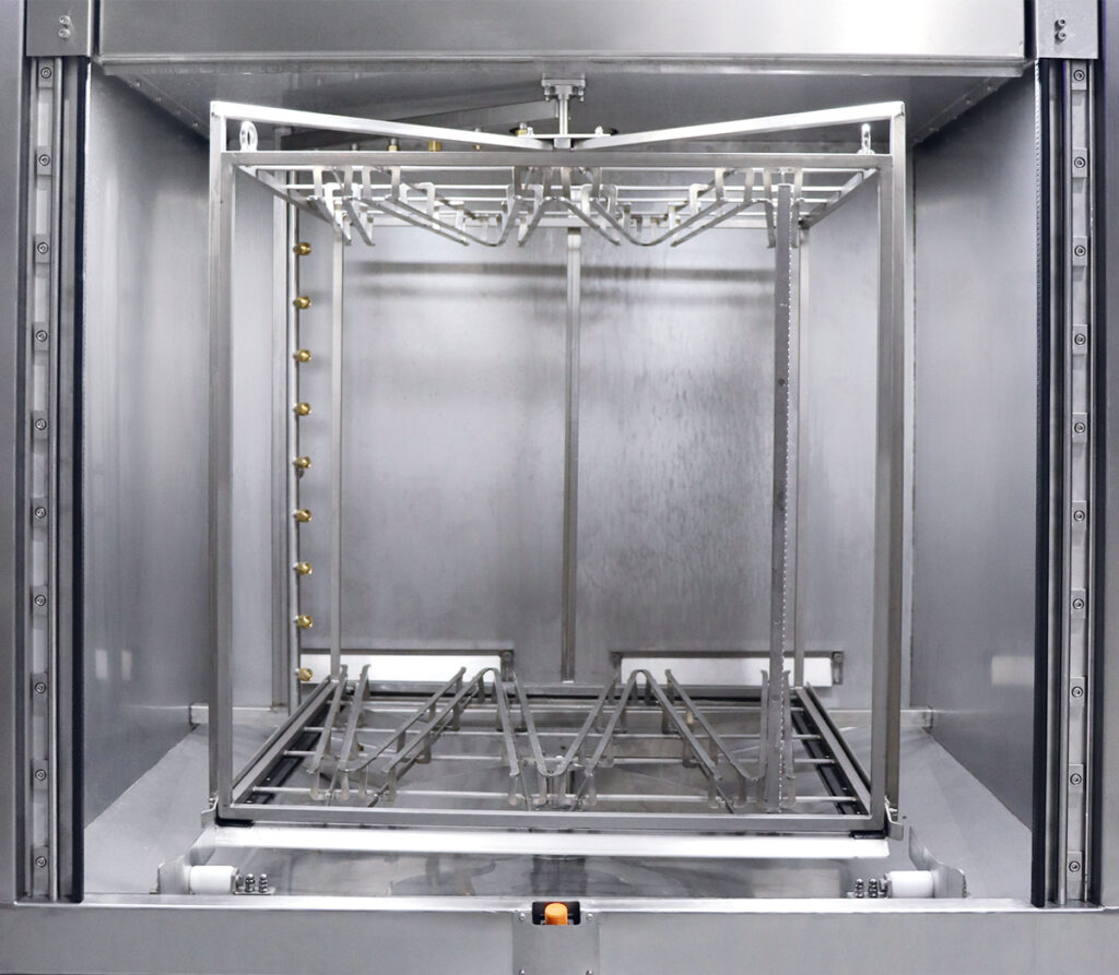 Vollautomatisierte Reinigungsanlagen RK 2900 Innenkabine mit Sprühsystem